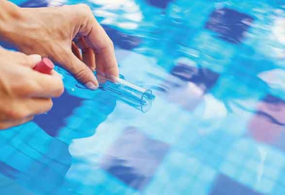 Những nguyên tắc không thể quên khi sử dụng hóa chất xử lý bể bơi